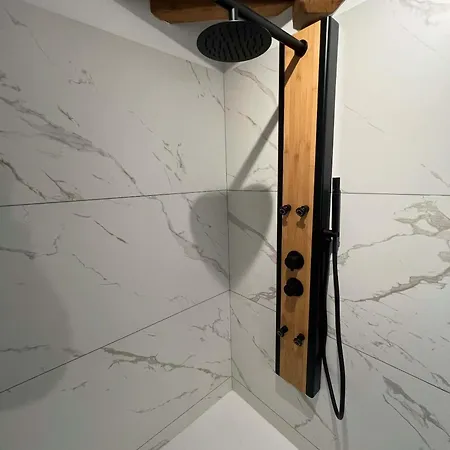 Le Creux De Murmures, Lyon Orman Evi *